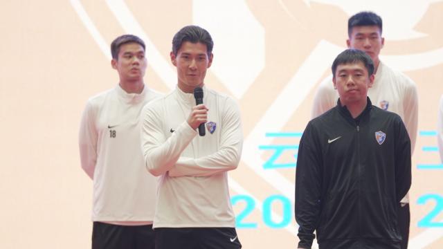 1740022356115001414.jpg f81d7b4belb1b9f064975fbc437f2610.jpg