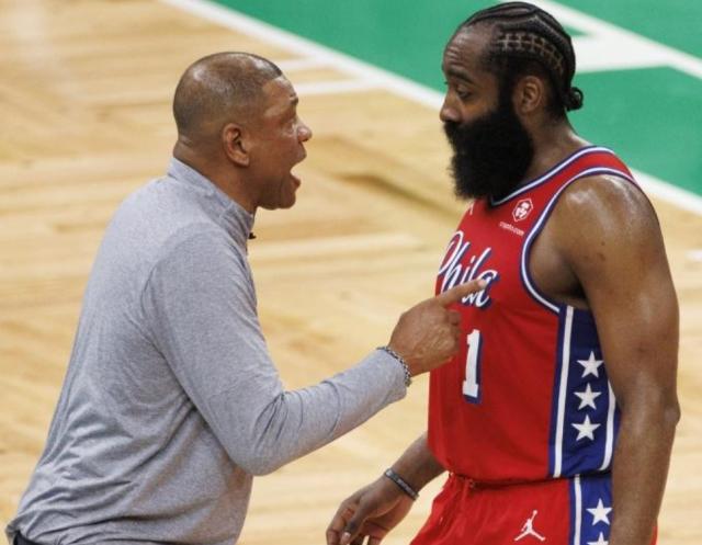 db真人官网-哈登太独导致将帅不和?里弗斯播客再曝哈登黑料