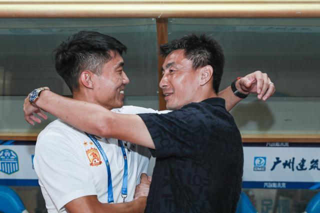 db真人官方网站-广州队憾平对手暂时上岸 下月德比战或将决定生死